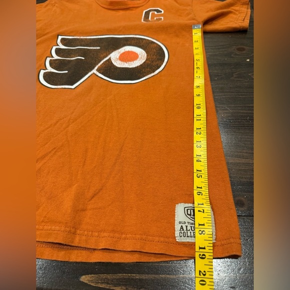 Bobby Clarke Philadelphia Flyers NHL Old Time Hockey T-Shirt - Picture 8 of 8